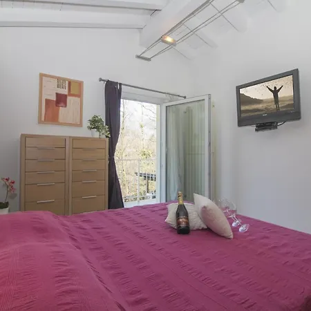 Bonga Sleeps 6 Agra