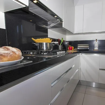 Bonga Sleeps 6 * Agra