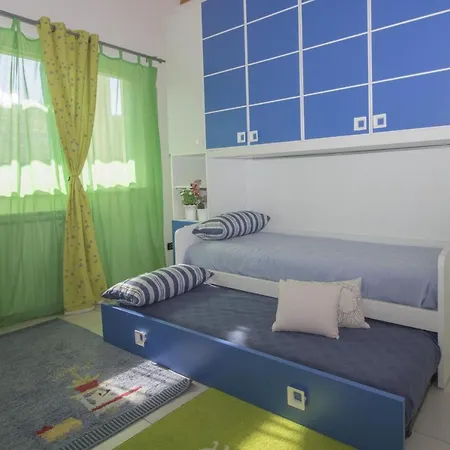 Bonga Sleeps 6 Agra