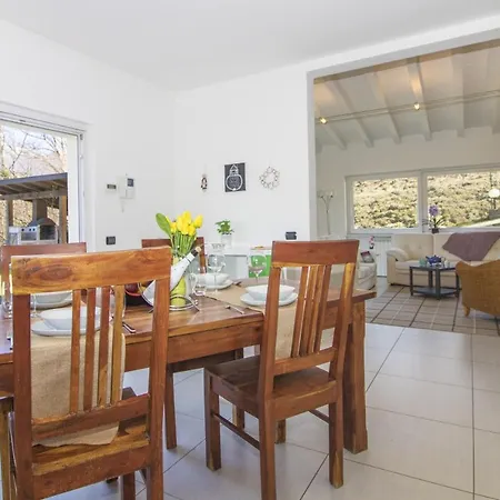 Bonga Sleeps 6 Agra