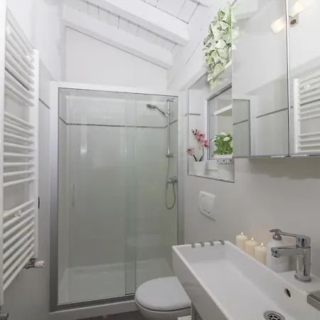 Willa Bonga Sleeps 6 Agra