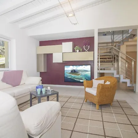 Bonga Sleeps 6 *